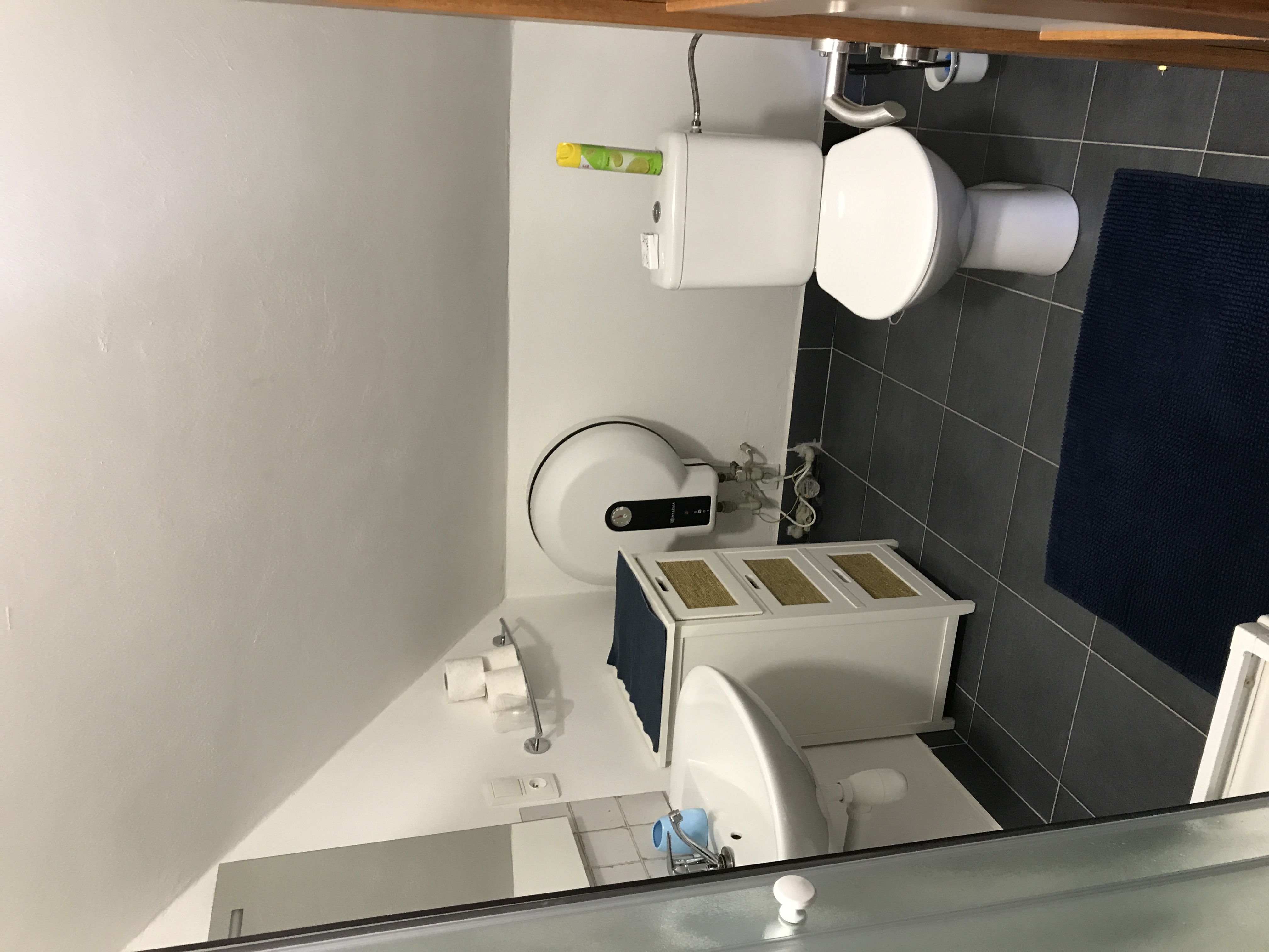 Moderní koupelna se sprchovým koutem